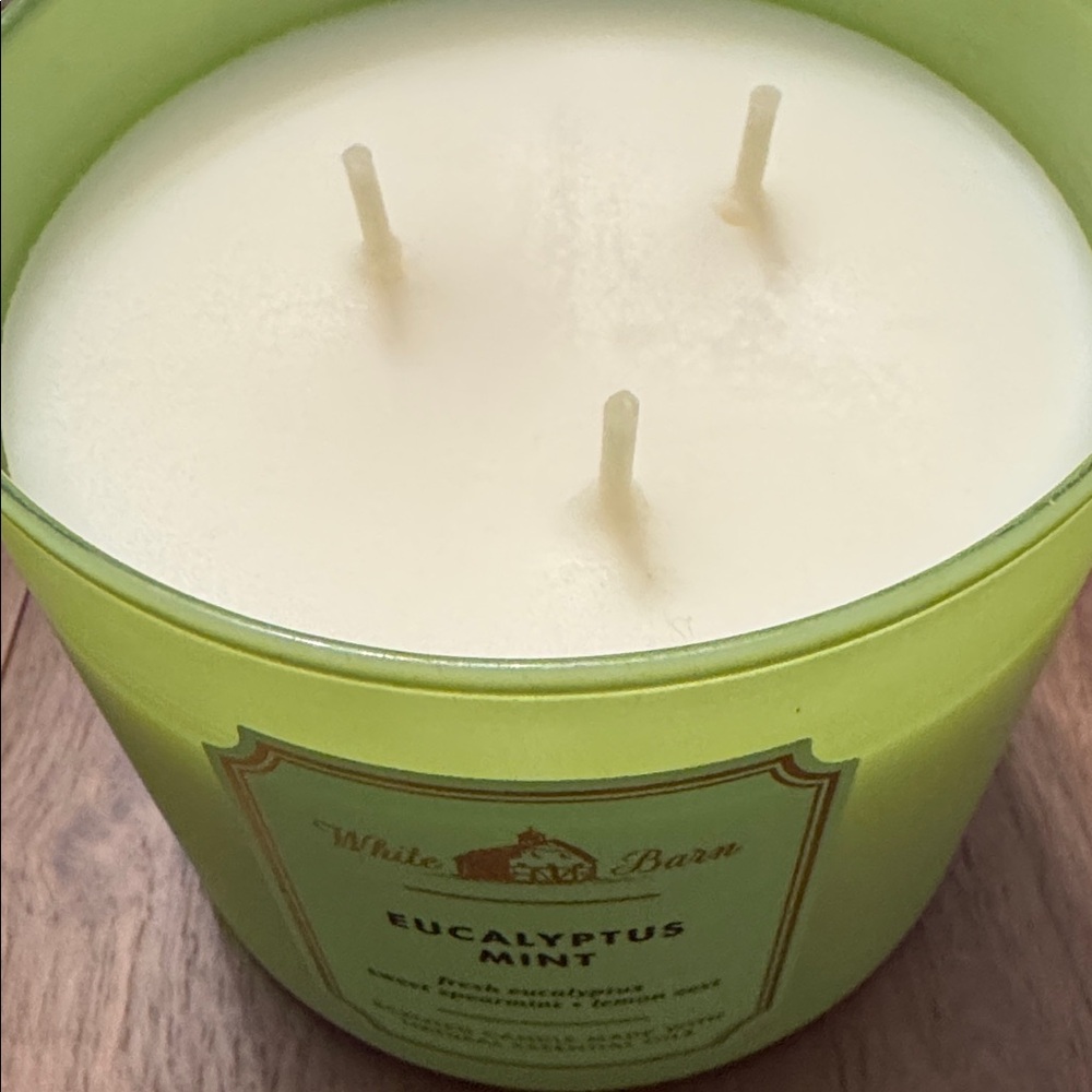 BBW / White Barn New 3-Wick Candle, Eucalyptus Mint - Picture 2 of 5